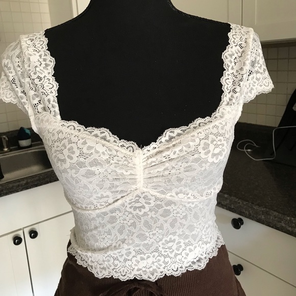 Abercrombie & Fitch Tops - Y2k Abercrombie white lace milkmaid crop top 🍓🤍